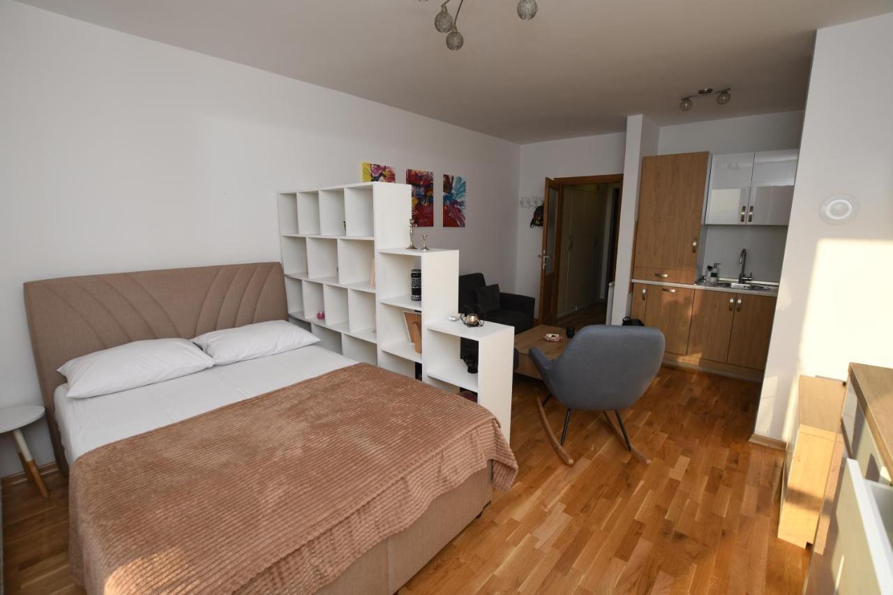 Sky Way Studio Apartment Sarajevo Exterior photo